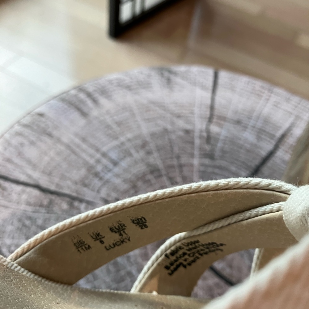 Like new size 11 Lifestride Lucky heeled sandal - Picture 6 of 9